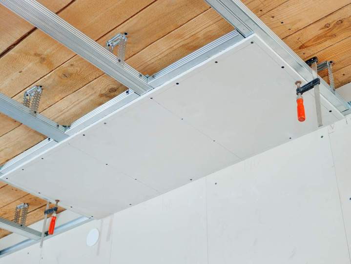 Optimisez vos volumes et votre isolation avec nos faux plafonds.